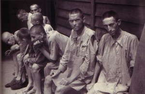 Supervivientes de Mauthausen tras la liberación.